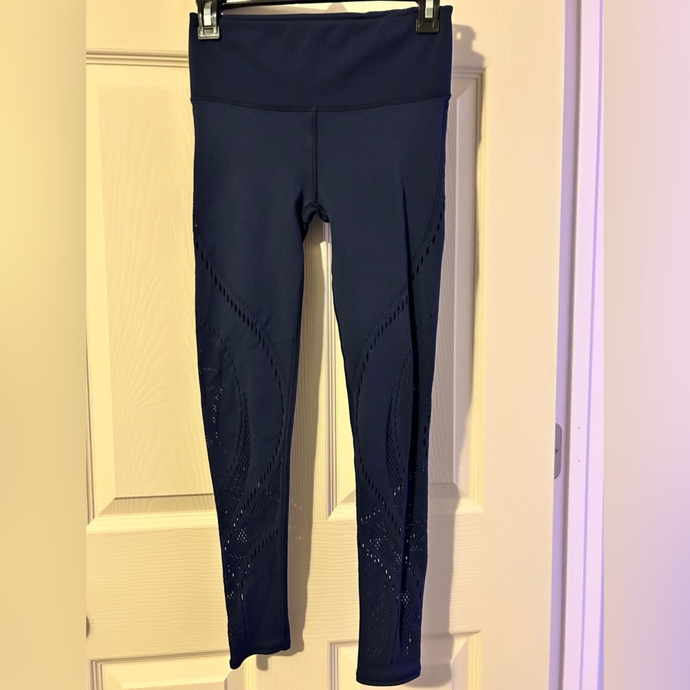 Lululemon leggings size 4 
Like new, no wear